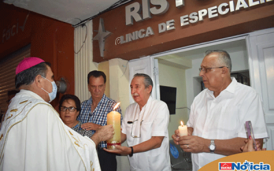 Reciben la Luz de Cristo Resucitado