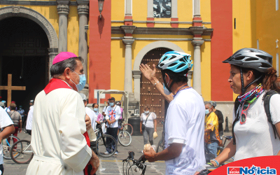 Deportistas hacen Viacrucis en bicicleta